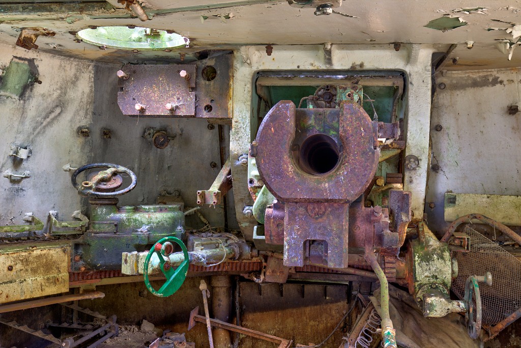 HDR urbex lost tank tanks truck trucks spitfire mig decay airplane abandoned abandonne vervallen verlaten military militair
